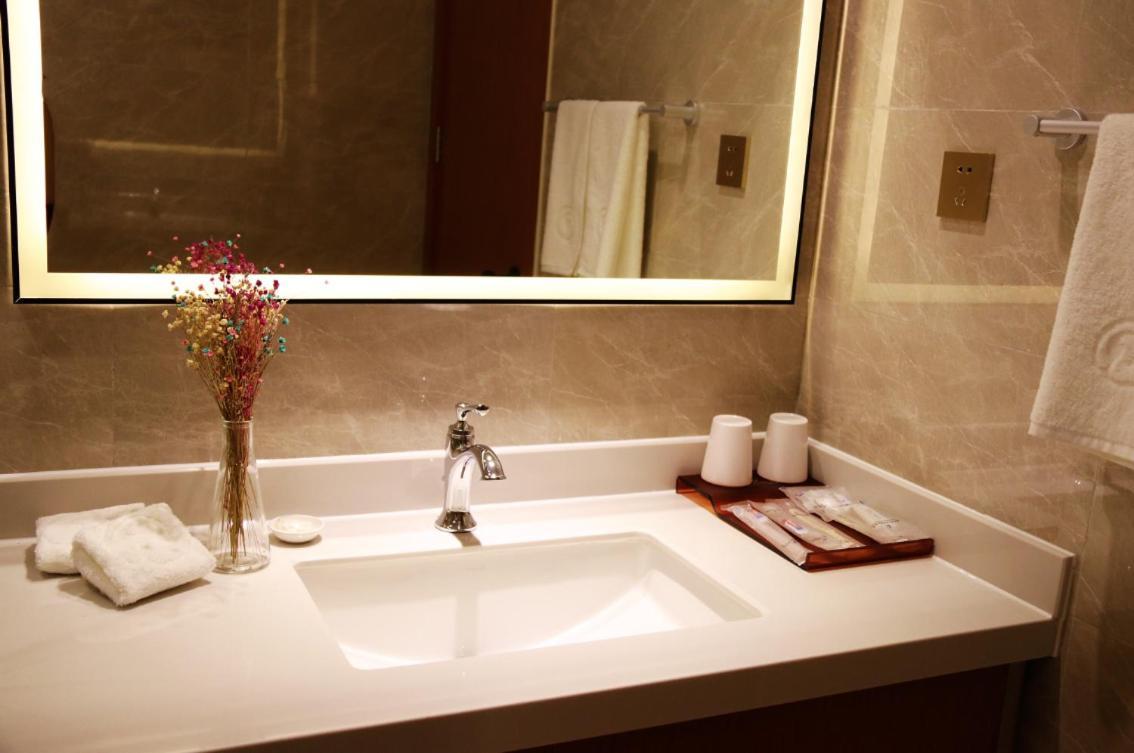 Linjiang International Cruise Hotel Baoyang Road Shanghai Eksteriør billede